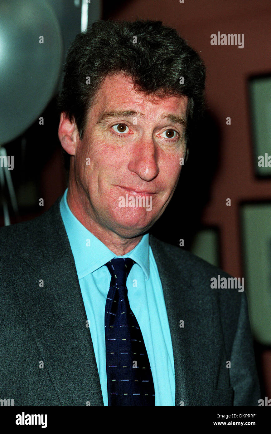 JEREMY PAXMAN.TV presentatore ''NEWSNIGHT''.26/03/2000.Y65A9C. Foto Stock