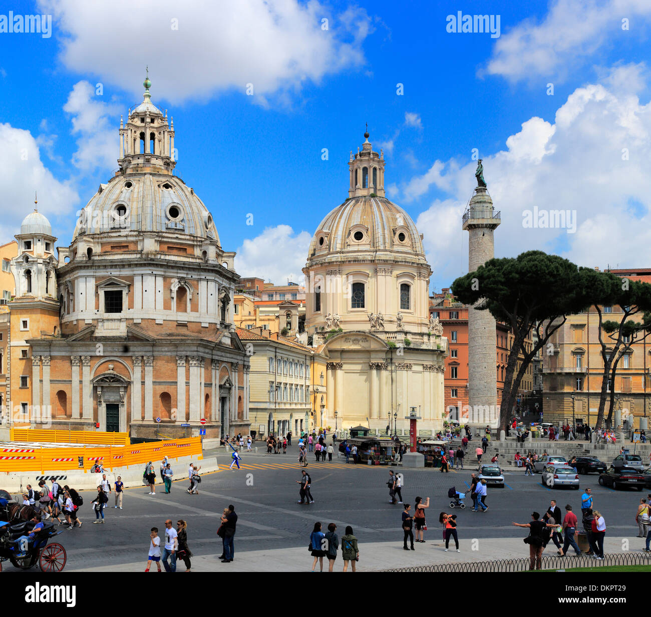 Chiesa di Santa Maria di Loreto e la Chiesa del Santissimo Nome di Maria al Foro Traiano, Roma, Italia Foto Stock