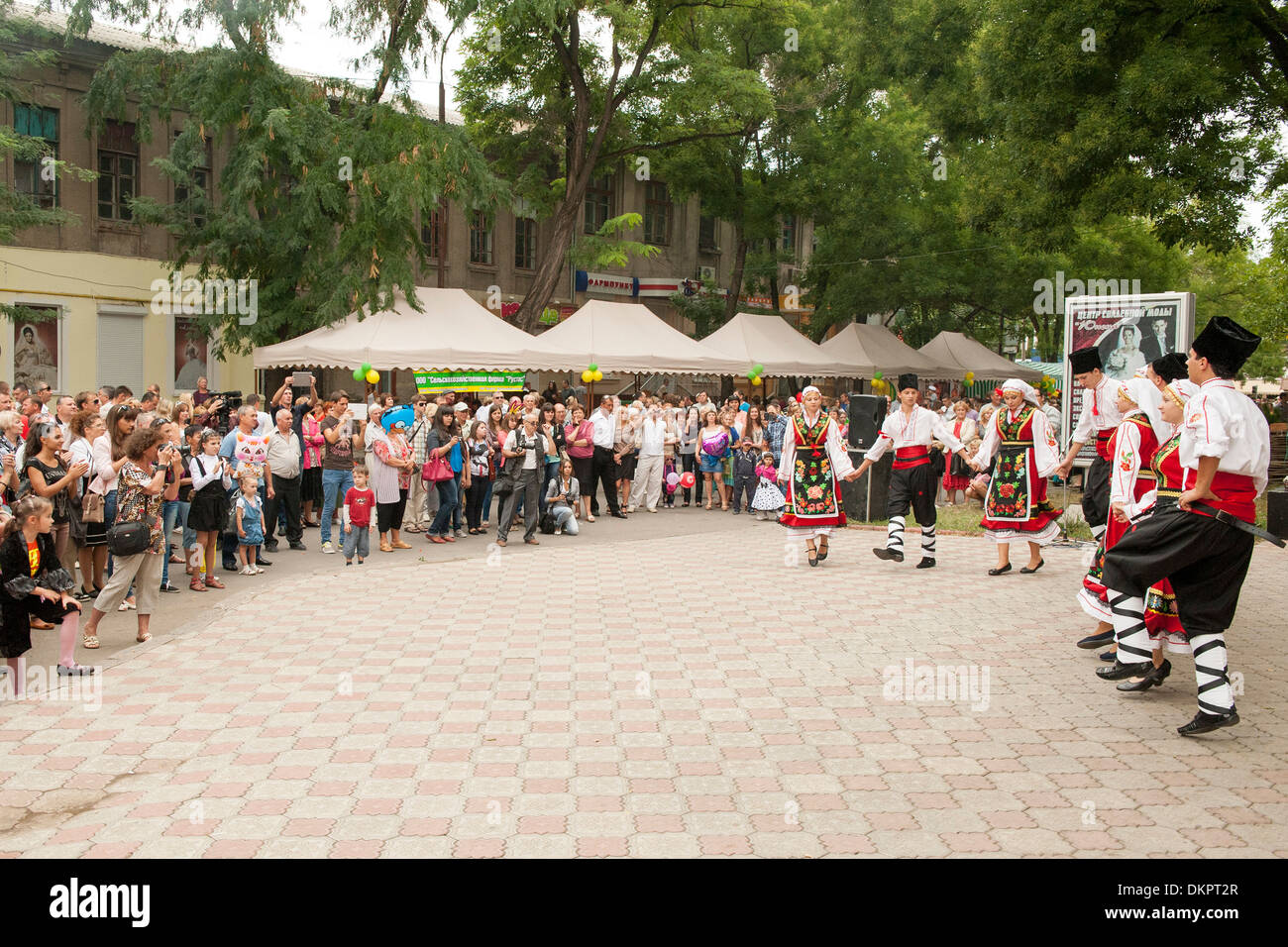 Giorno di indipendenza (2 settembre) balli e feste in Tiraspol, capitale della Transnistria. Foto Stock