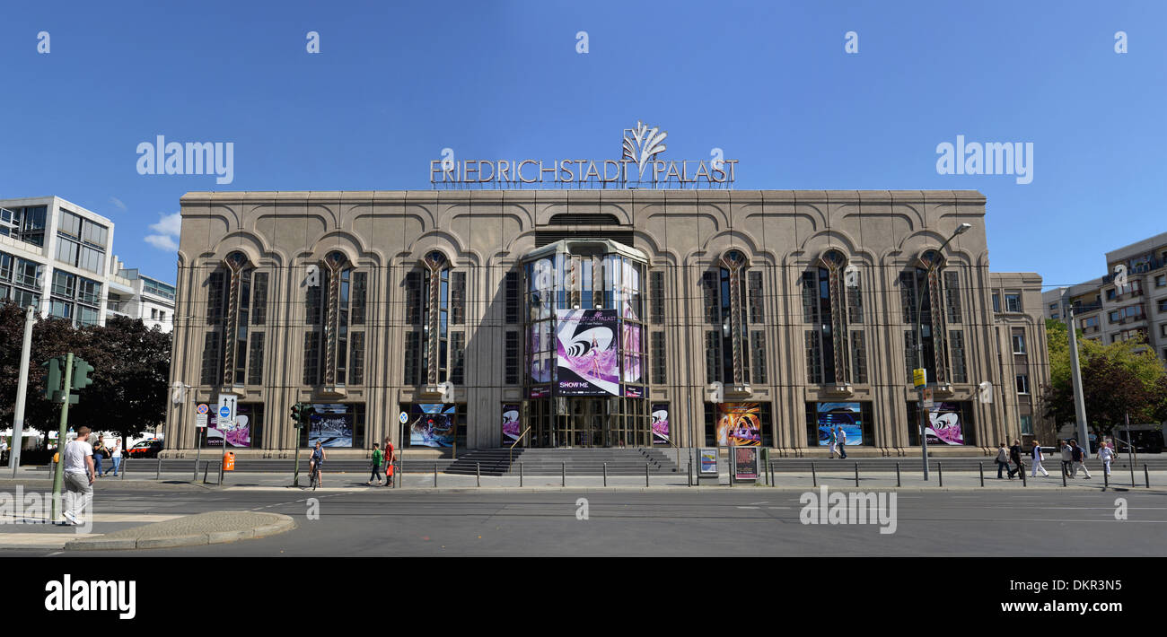 Friedrichstadtpalast, Friedrichstrasse, Berlino, Deutschland Foto Stock