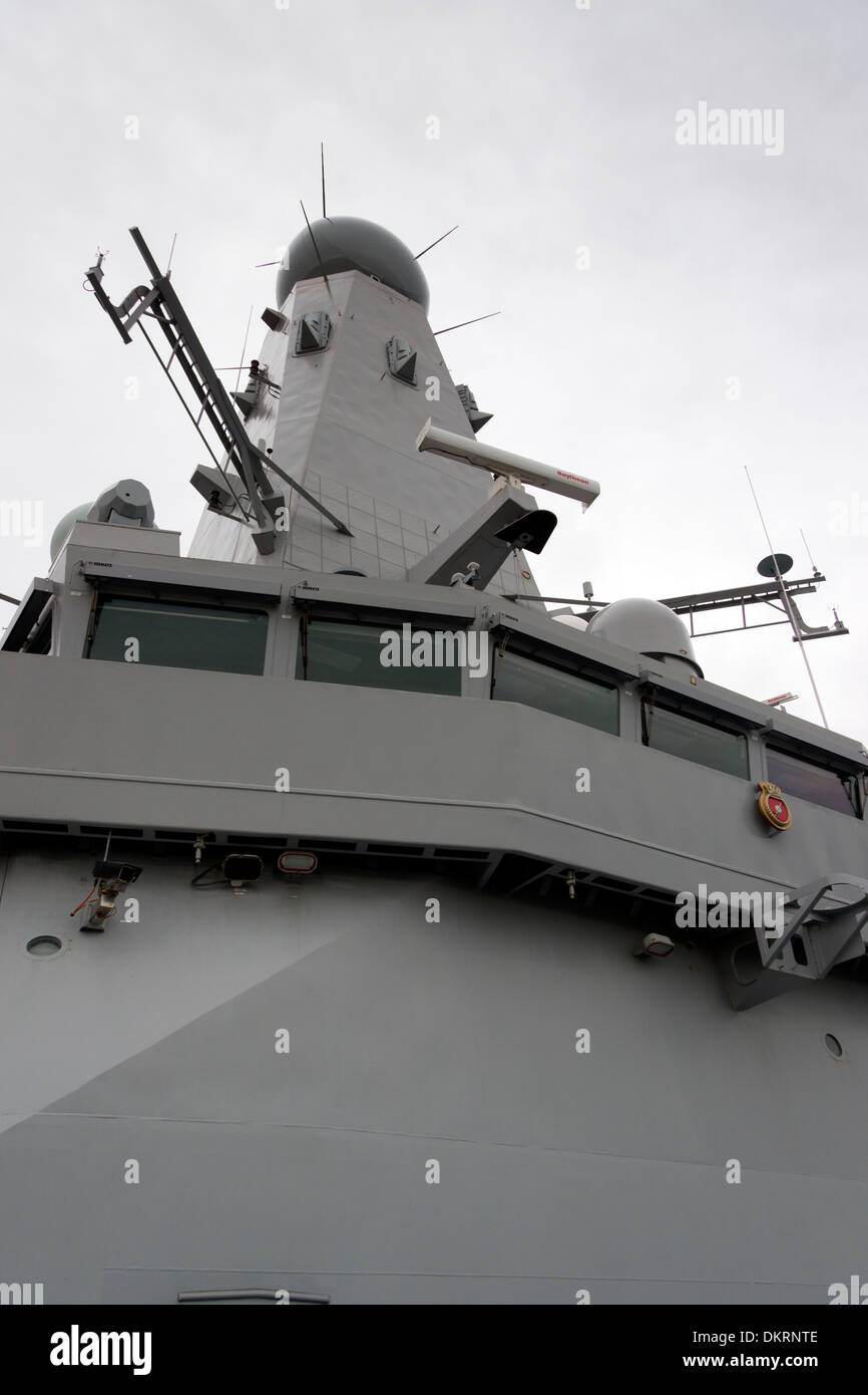 Vista del ponte sul dispositivo HMS Defender D36 tipo 45 cacciatorpediniere Foto Stock