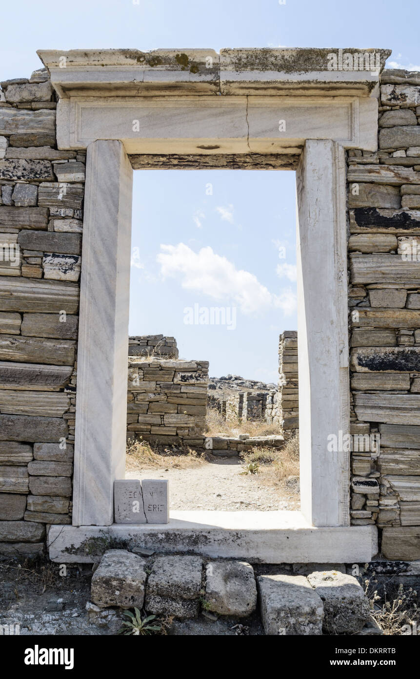 Entrata in marmo all'antica Guest House su Delos, Cicladi Grecia Foto Stock