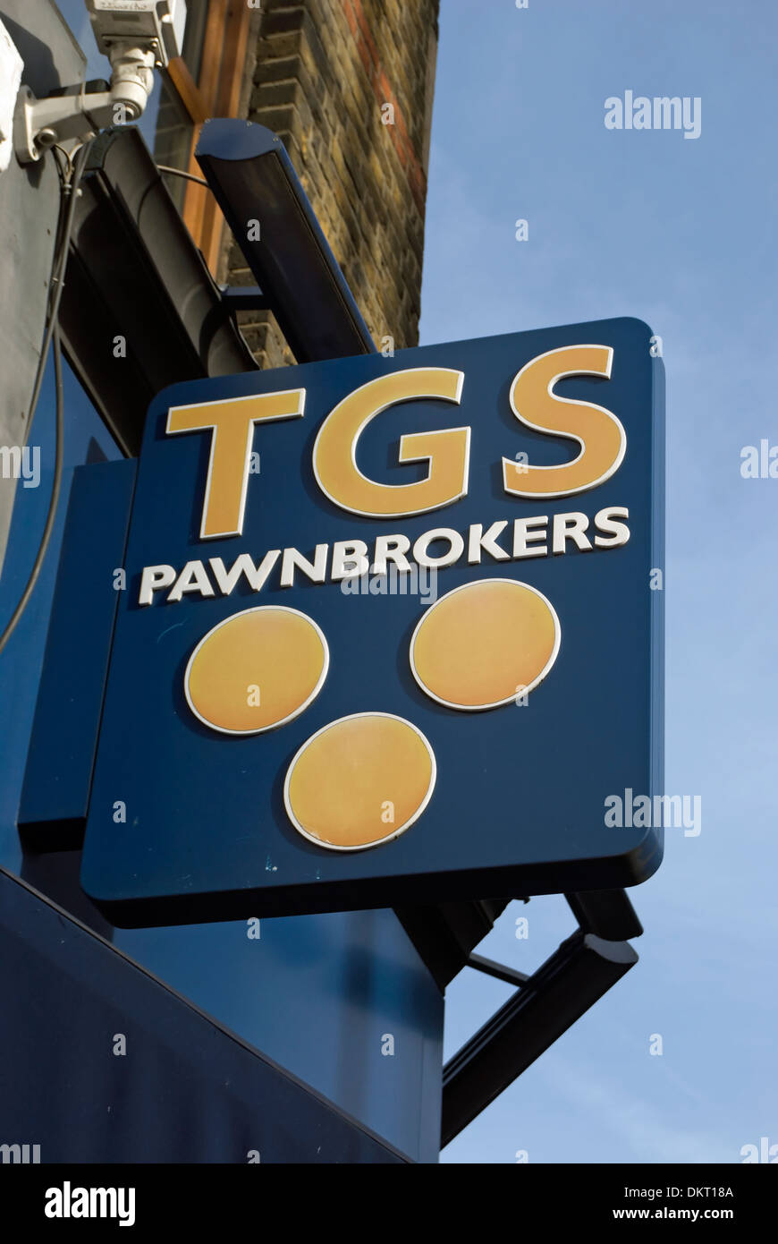 Cartello pubblicitario da appendere di high street pawnbroker tgs, Hounslow, Middlesex, Inghilterra Foto Stock