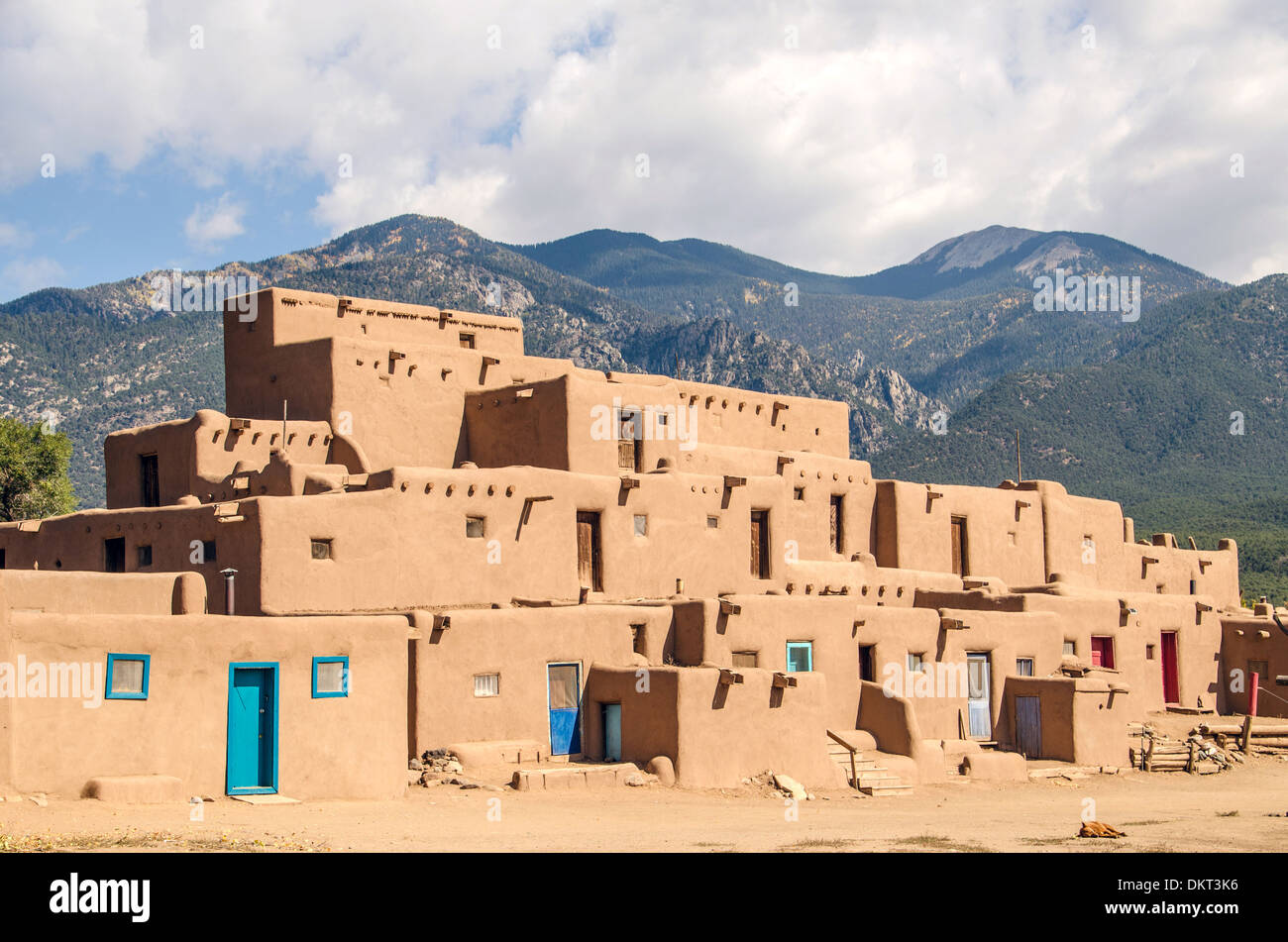 Taos Pueblo, un nativo americano adobe villaggio nel nord del Nuovo Messico, USA, un sito patrimonio mondiale dell'UNESCO. Foto Stock