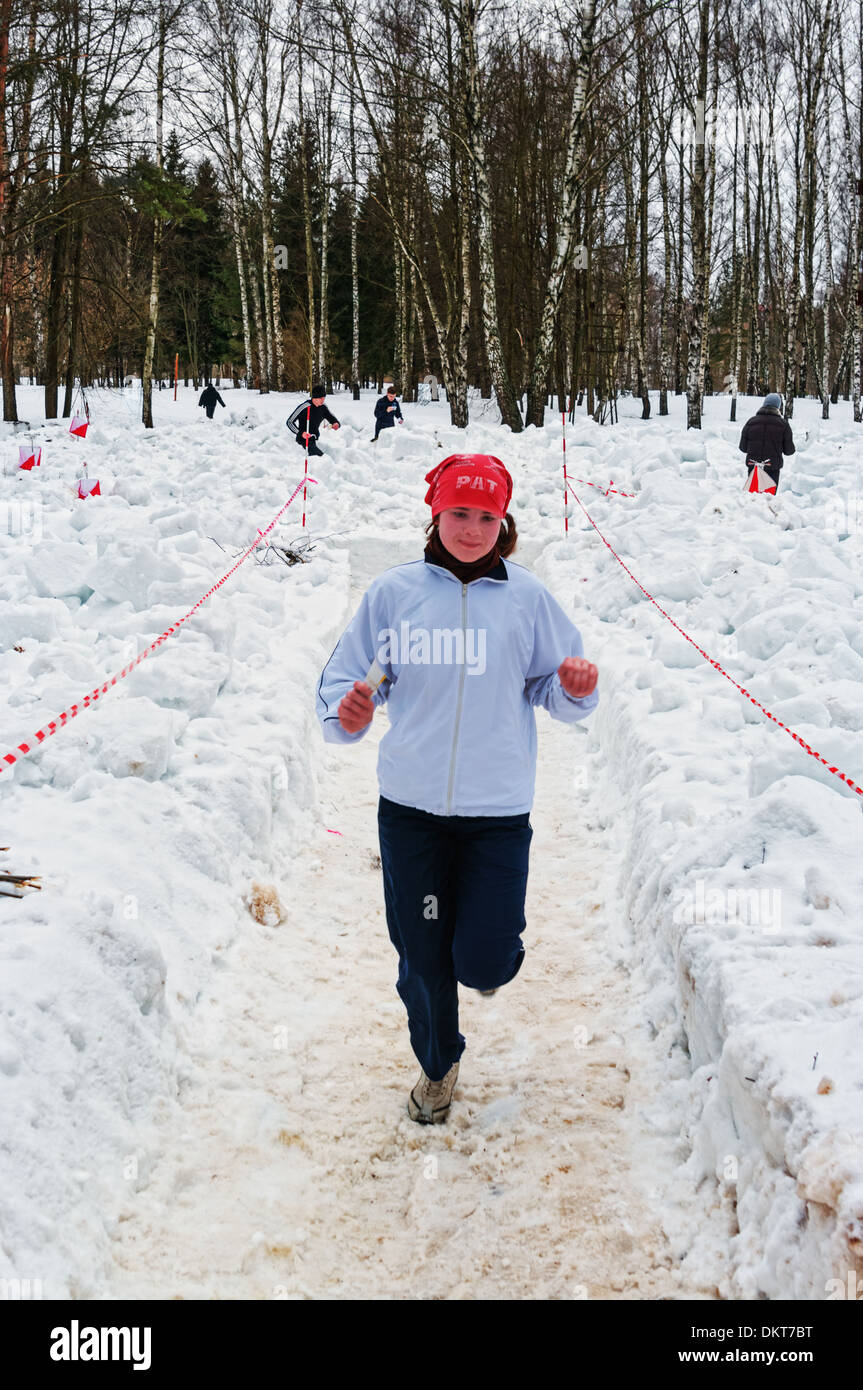 In inverno la concorrenza di orienteering - neve labirinto - fine. Foto Stock