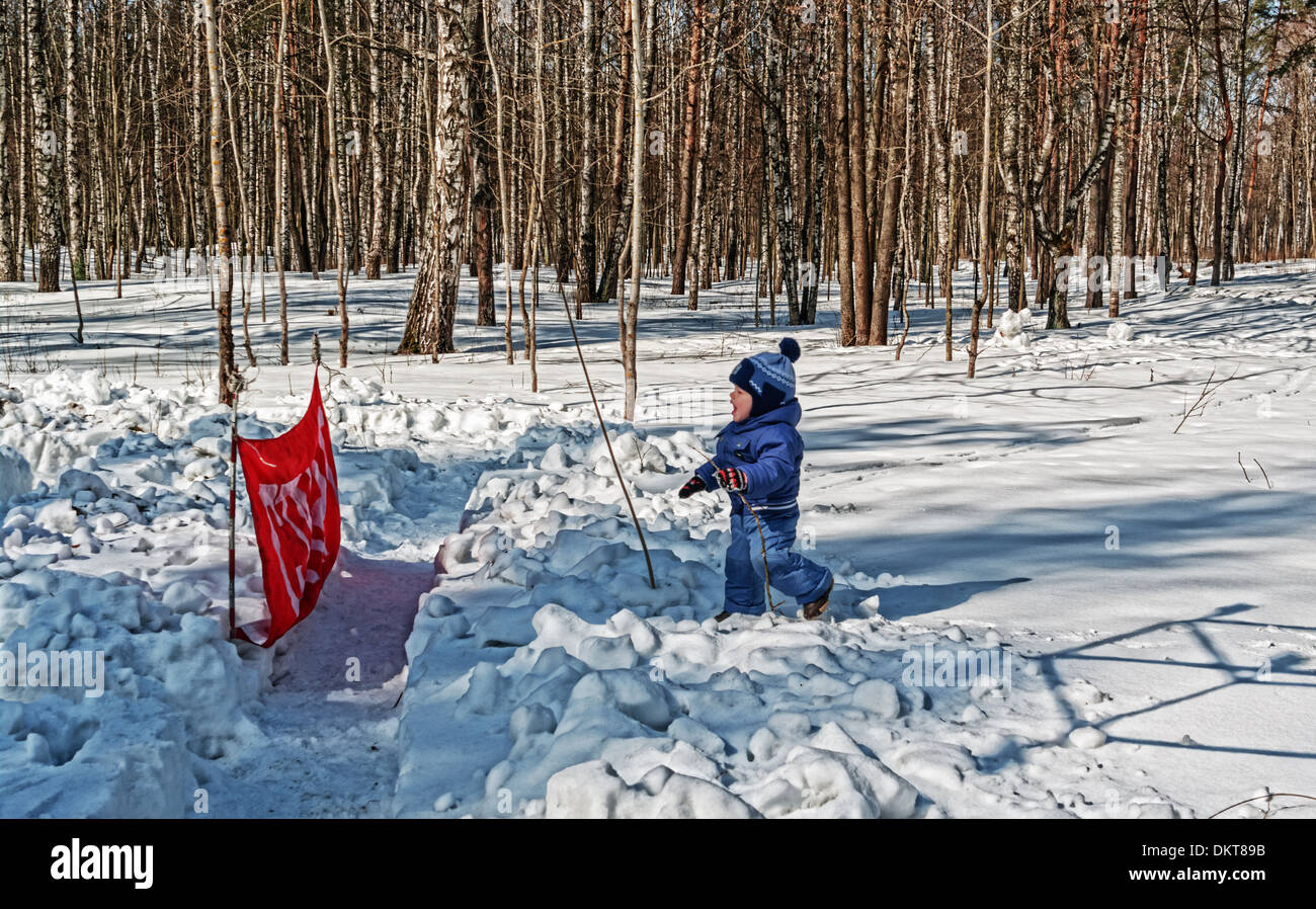 In inverno la concorrenza di orienteering - neve labirinto - posizione di avviamento. Foto Stock