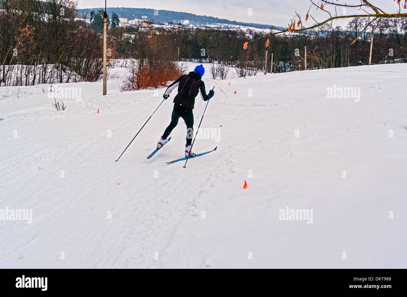 Inverno Sci orienteering concorrenza.Lo scorrimento sugli sci. Foto Stock