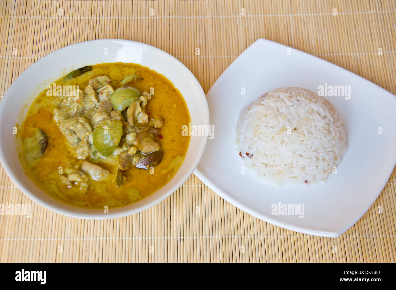 Delizioso cibo tailandese KAENG chiamata WAN KEAW KAI dal pollo e curry piccante Foto Stock