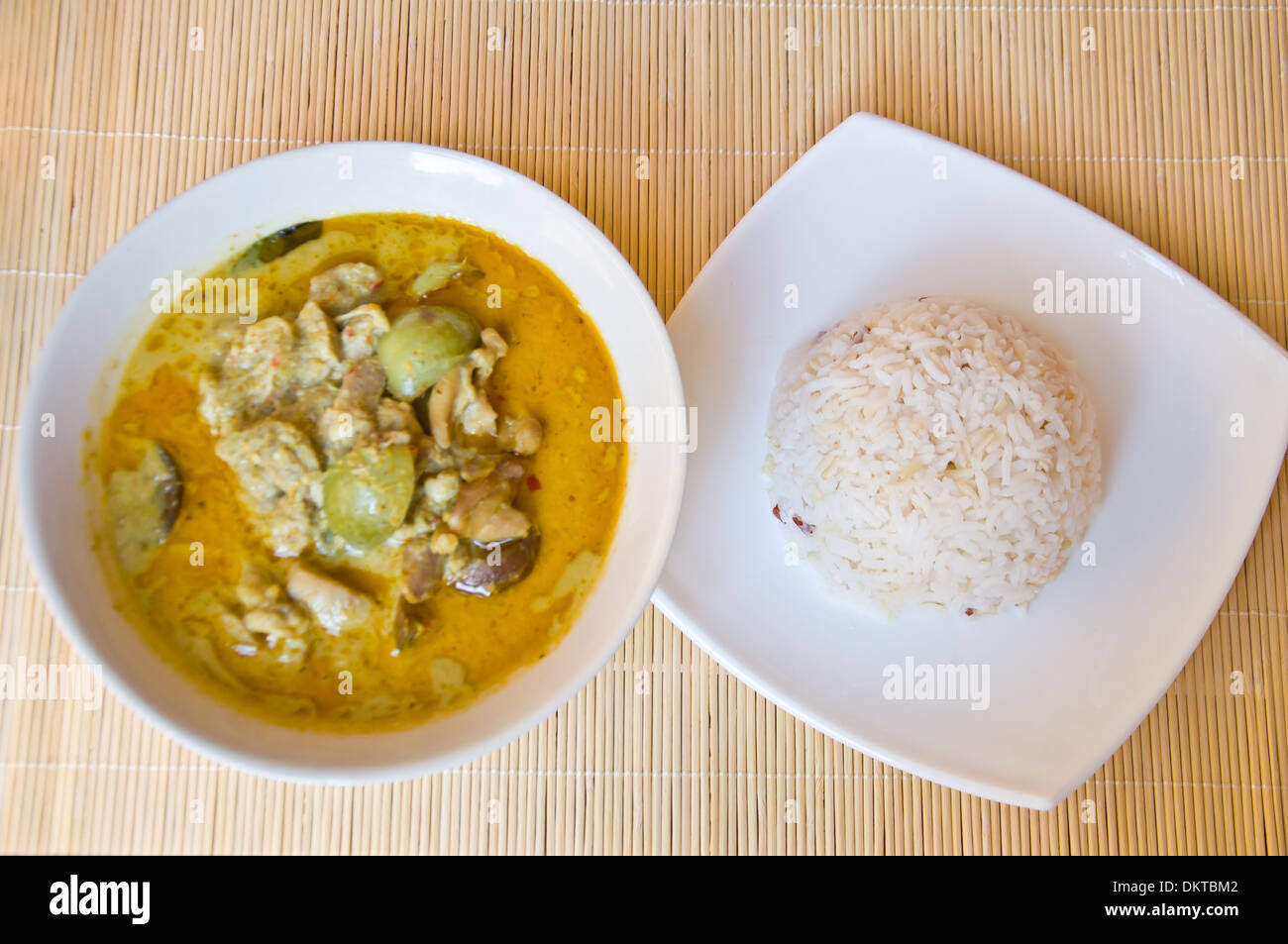 Delizioso cibo tailandese KAENG chiamata WAN KEAW KAI dal pollo e curry piccante Foto Stock