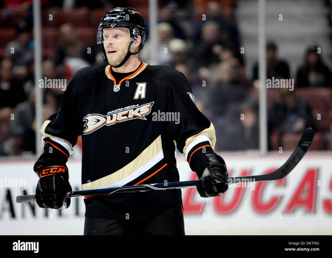 Feb 10, 2010 - Anaheim, California, Stati Uniti d'America - Anaheim Ducks center aku Koivu della Finlandia è raffigurato durante un NHL Hockey gioco contro i lubrificatori de Edmonton all'Honda Center. (Credito Immagine: © Mark Samala/ZUMA Press) Foto Stock