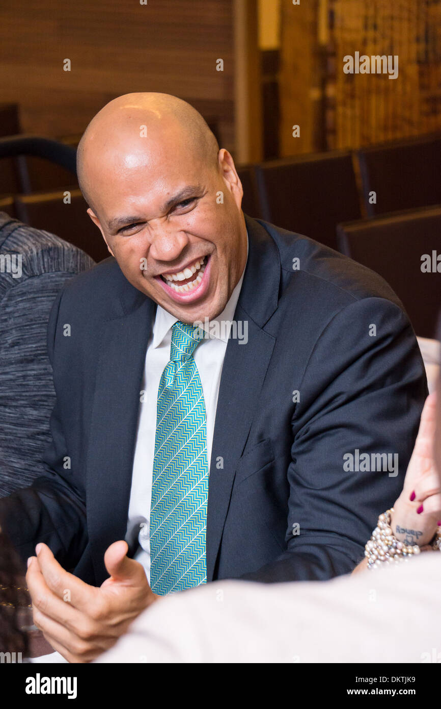 Cory Booker, ex sindaco di Newark, NJ e recentemente eletto senatore per New Jersey, a una cena di beneficenza a New York City Foto Stock