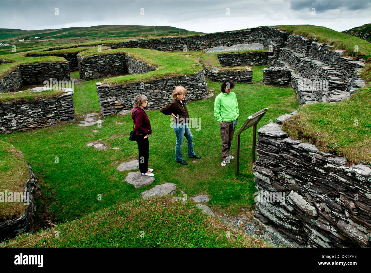 Pietra leacanabuile fort. caherciveen. Anello di Kerry. contea di Kerry, Irlanda, Europa. Foto Stock