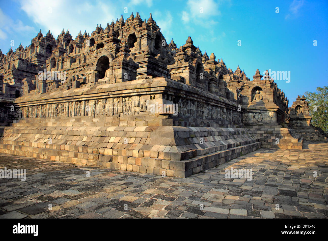 Il Mahayana tempio buddista (VIII secolo), il Borobudur, vicino a Magelang, Giava centrale, Indonesia Foto Stock