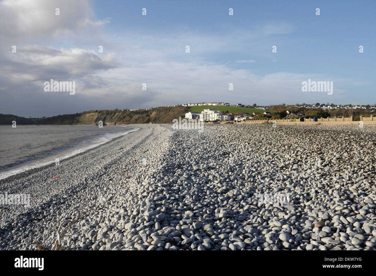 The Knap at Barry, Beach Wales UK, costa gallese, ripida spiaggia di ciottoli riparata. Paesaggio costiero costa britannica Foto Stock