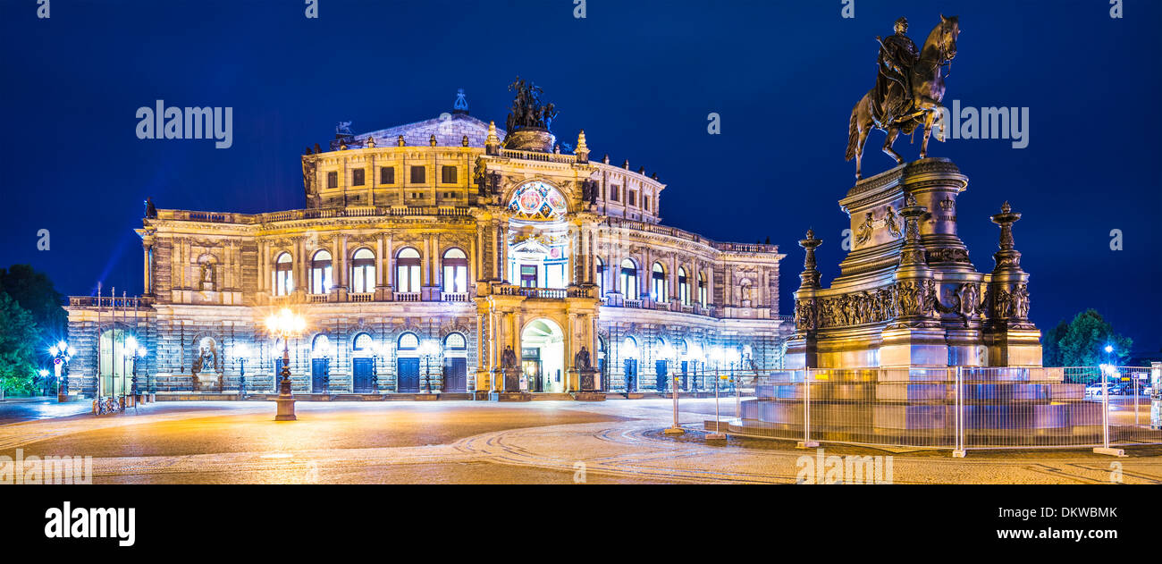 Dresden, Germania al Theaterplatz Foto Stock