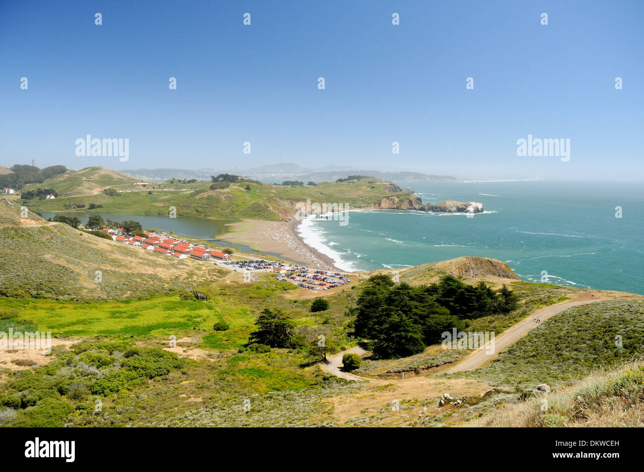 Vista della ex Fort Cronkhite, Rodeo Beach e Costa al Golden Gate National Recreation Area vicino a San Francisco, California Foto Stock