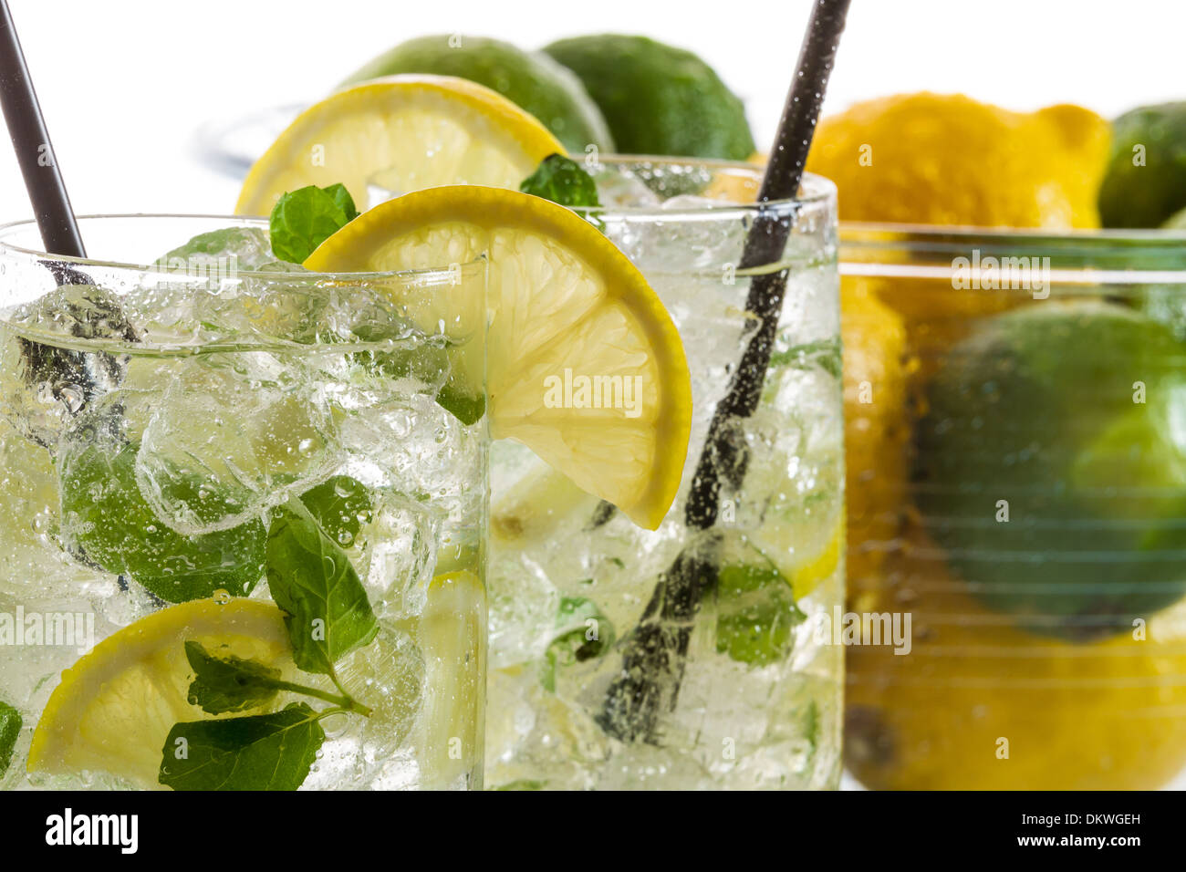 Primo piano del freddo bibita al limone per l'estate Foto Stock