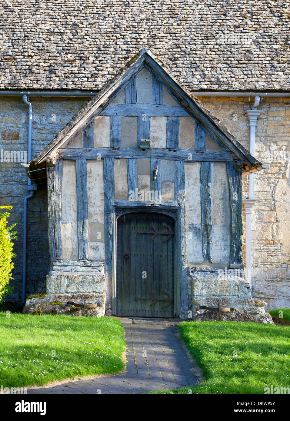 Legno a portico della chiesa, Long Marston Chiesa, Warwickshire, Inghilterra. Foto Stock
