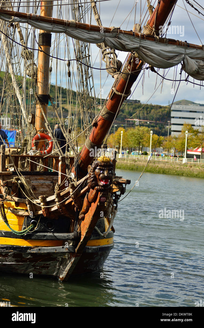 Dettaglio della replica della fregata russa 'Shtandart' che lo zar Pietro il Grande costruito nel 1703, Bilbao, Biscaglia,Paese Basco Foto Stock