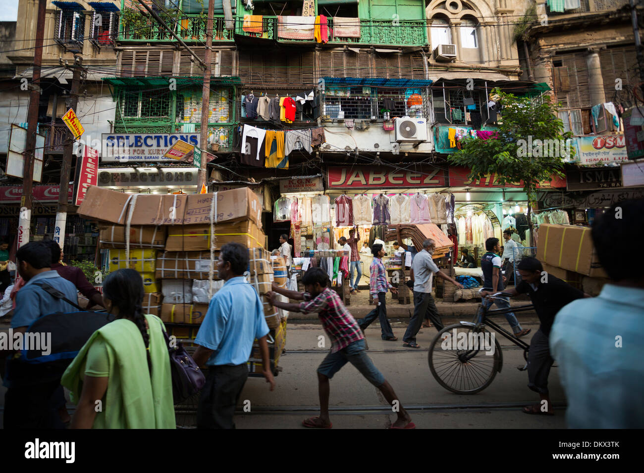 Occupato del traffico pedonale in Calcutta (Kolkata), India Foto Stock