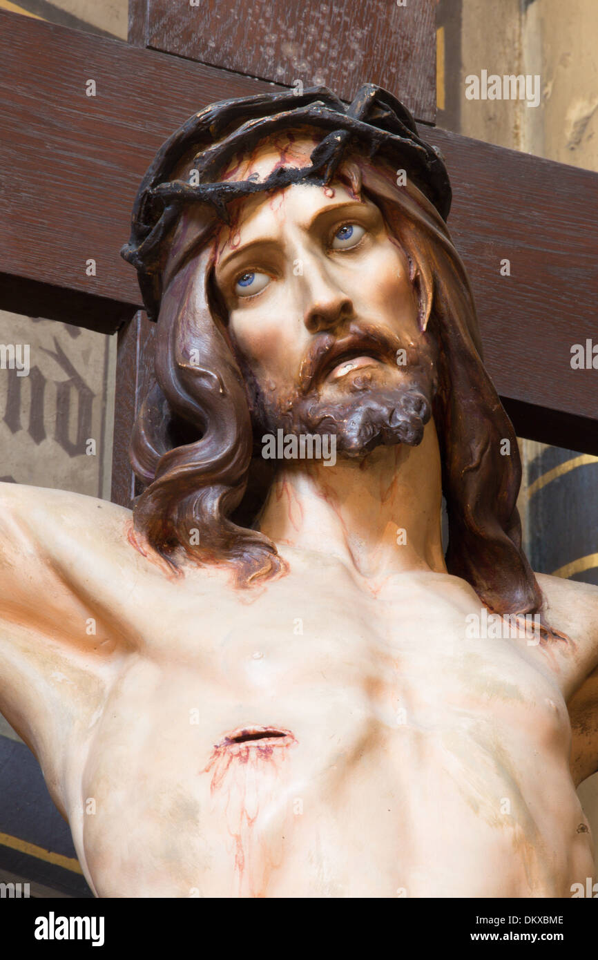 Anversa - 5 settembre: Gesù sulla croce dal Joriskerk o st. George chiesa il 5 settembre 2013 ad Anversa, in Belgio Foto Stock