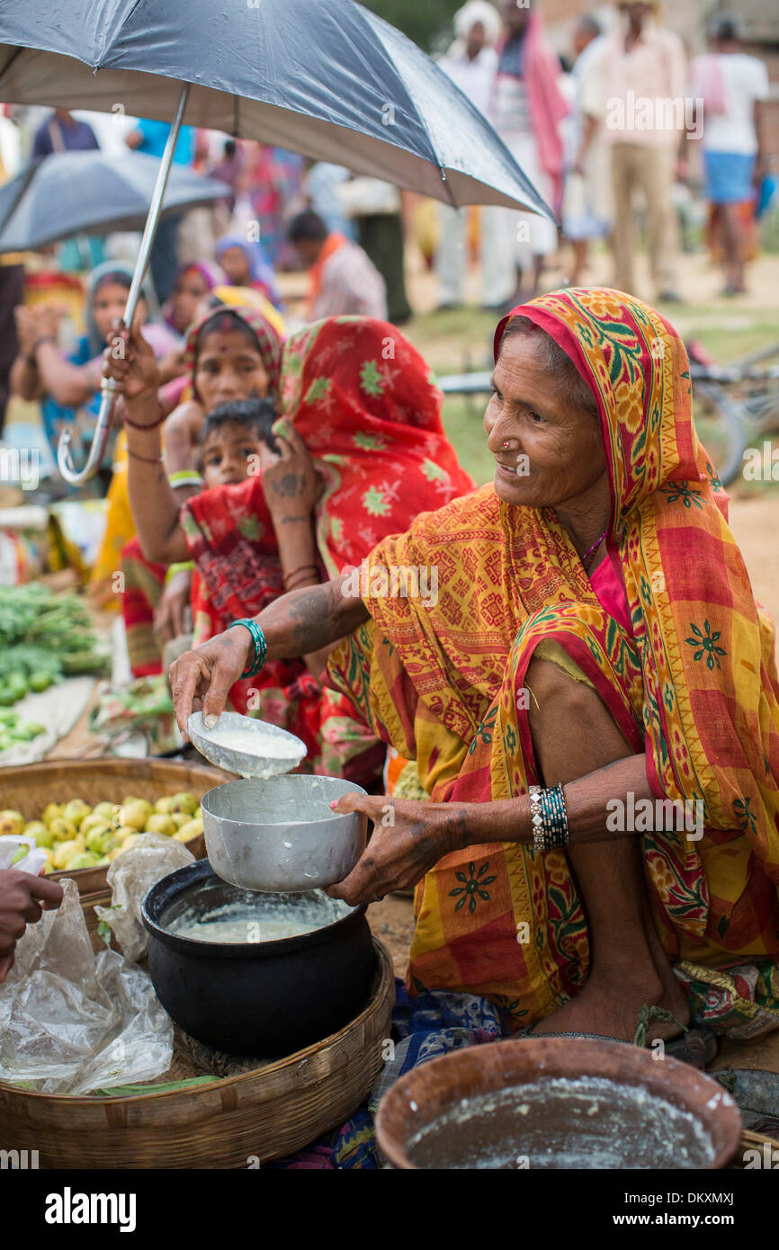 Le donne di vendita al mercato in Stato di Bihar, in India. Foto Stock