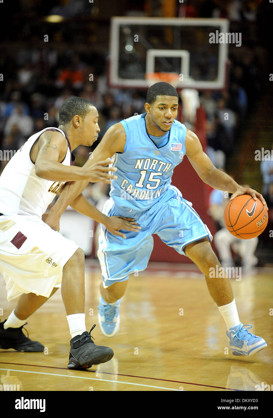 Jan 4, 2010 - Charleston, Carolina del Sud e Stati Uniti d'America - Carolina Tarheels (15) LESLIE MCDONALD come il College di Charleston Cougars sconfiggere l'Università della North Carolina Tarheels con un punteggio finale di 82-79 come ha suonato presso la vita coloniale Arena si trova nel centro cittadino di Charleston. Copyright 2009 Jason Moore. (Credito Immagine: © Jason Moore/ZUMApress.com) Foto Stock