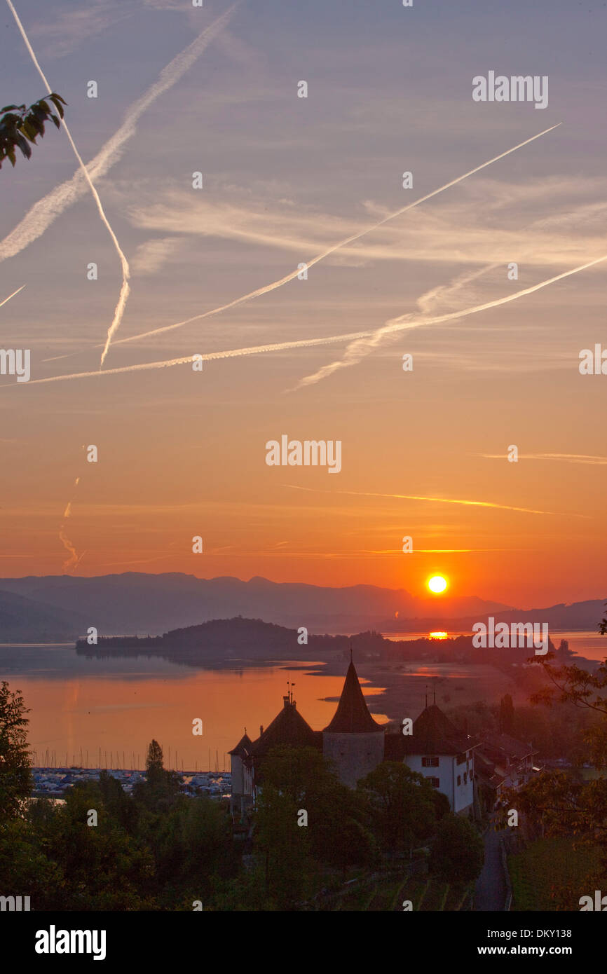 La Svizzera, Europa, Canton Berna, agricoltura, isola, isola, Erlach, Peter island, il Lago di Biel, castello, lago, sunrise, Foto Stock
