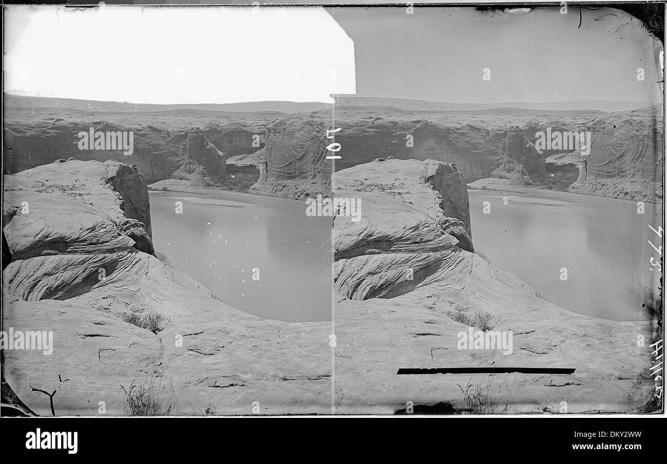 Una fotografia del fiume Colorado vicino al Glen Canyon, che mostra una barra di sabbia, con i numeri 291, 399 e 775 che probabilmente indicano marcatori o luoghi di rilievo. Foto Stock