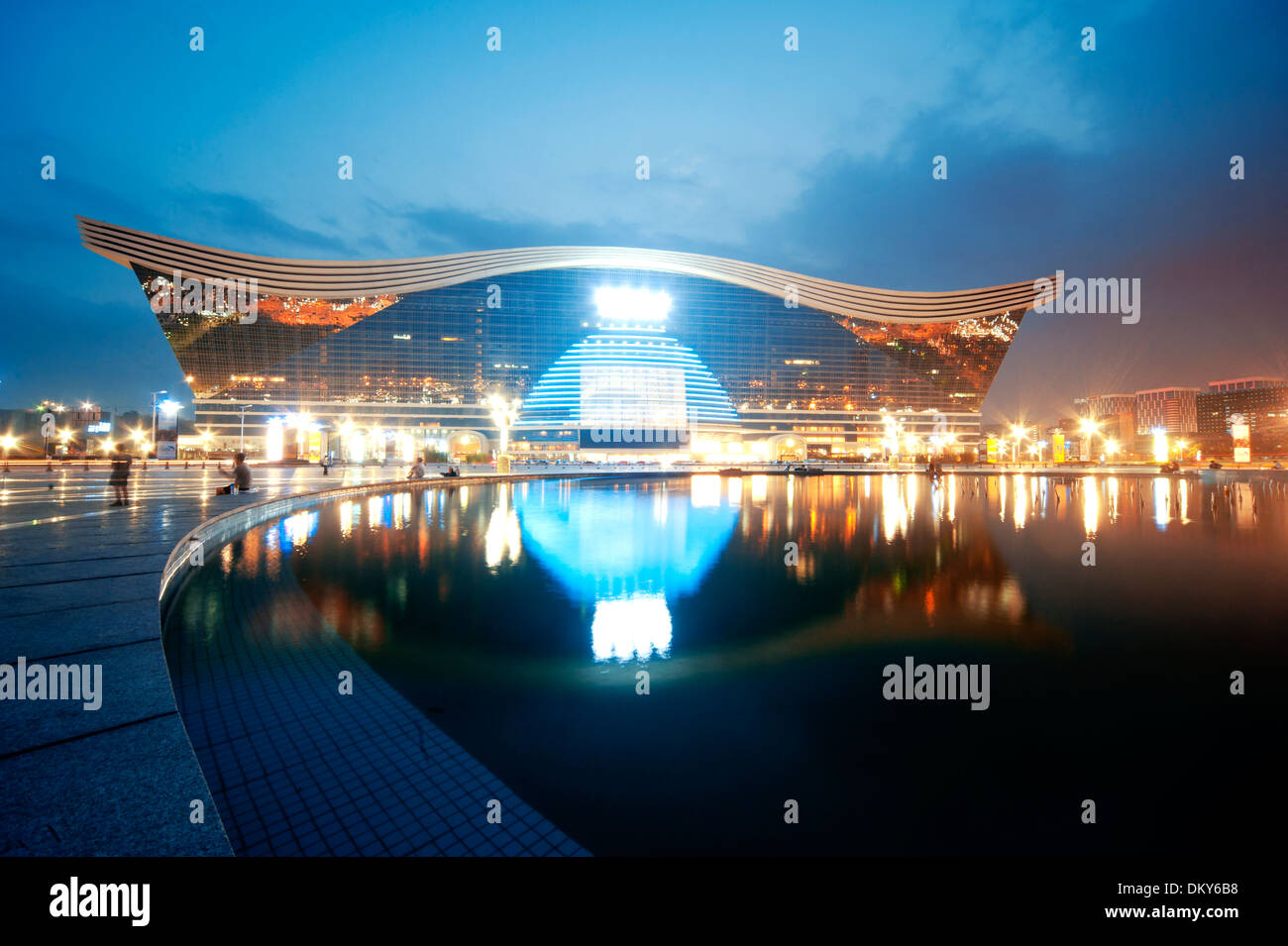 Centro globale a Chengdu, Cina notte Foto Stock