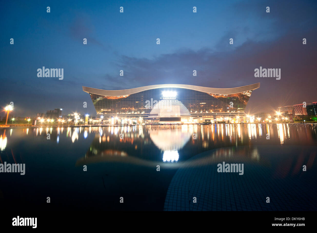 Centro globale a Chengdu, Cina notte Foto Stock