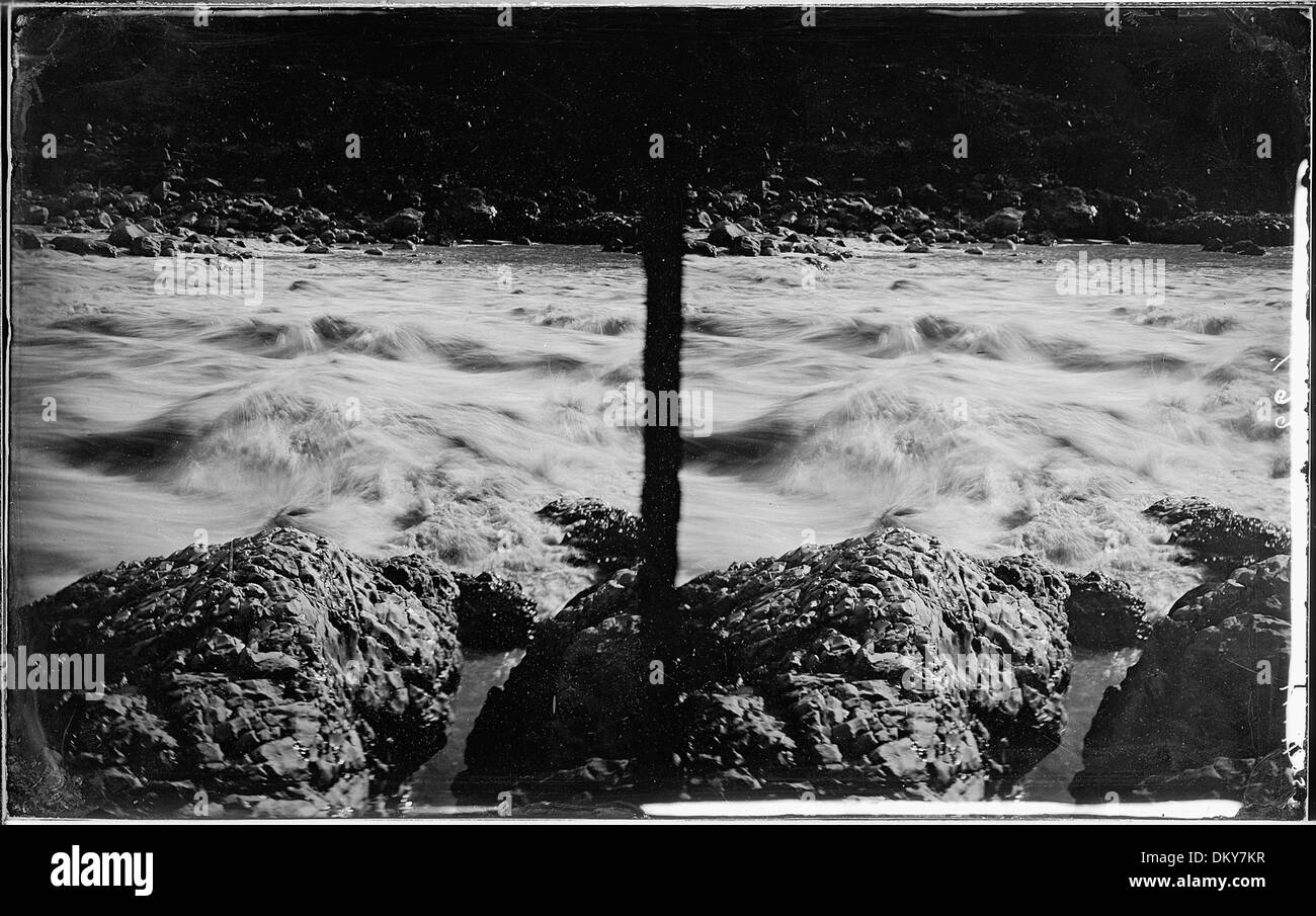 Lava Falls, situate nel Grand Canyon, è una rapida sezione del fiume Colorado conosciuta per le sue acque impegnative. Il riferimento ai vecchi numeri, 485, 667 e 513, può riguardare la navigazione storica o i marcatori geologici. Foto Stock