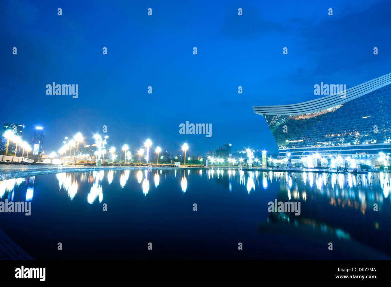 Centro globale a Chengdu, Cina notte Foto Stock