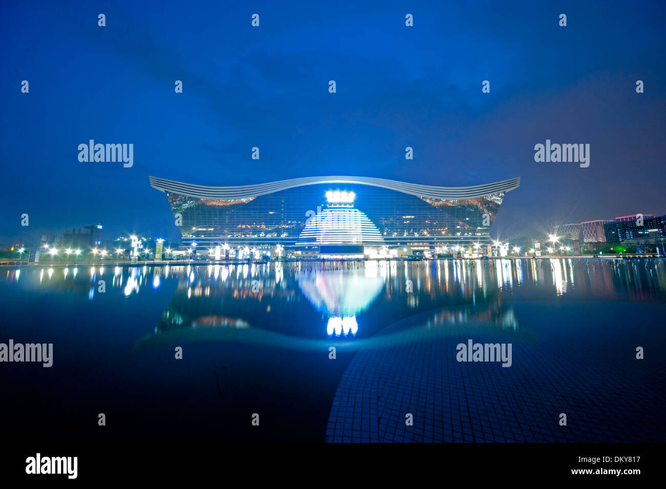 Centro globale a Chengdu, Cina notte Foto Stock