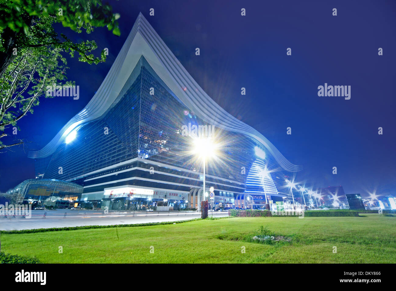 Centro globale a Chengdu, Cina notte Foto Stock
