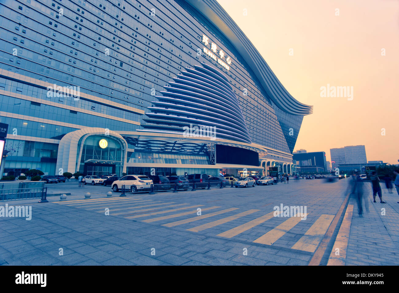 Centro globale a Chengdu, Cina notte Foto Stock