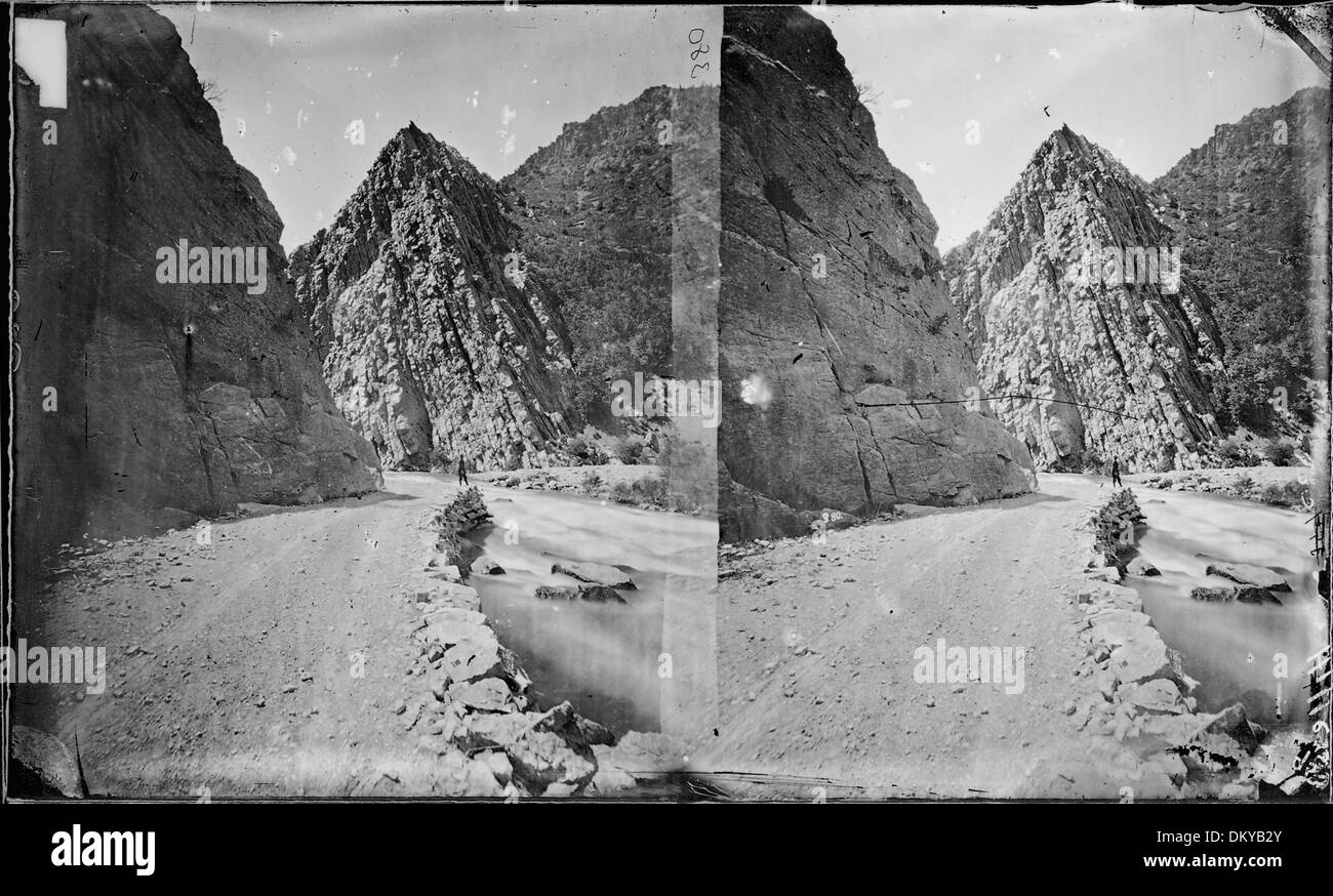 Ogden Canyon dello Utah. W.H. Jackson foto, 1871. Vecchio n. 380 o 1871 series. Questo negativo è disposto nella parte anteriore di tutte le... 518031 Foto Stock