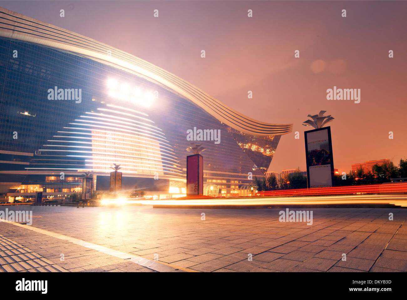 Centro globale a Chengdu, Cina notte Foto Stock