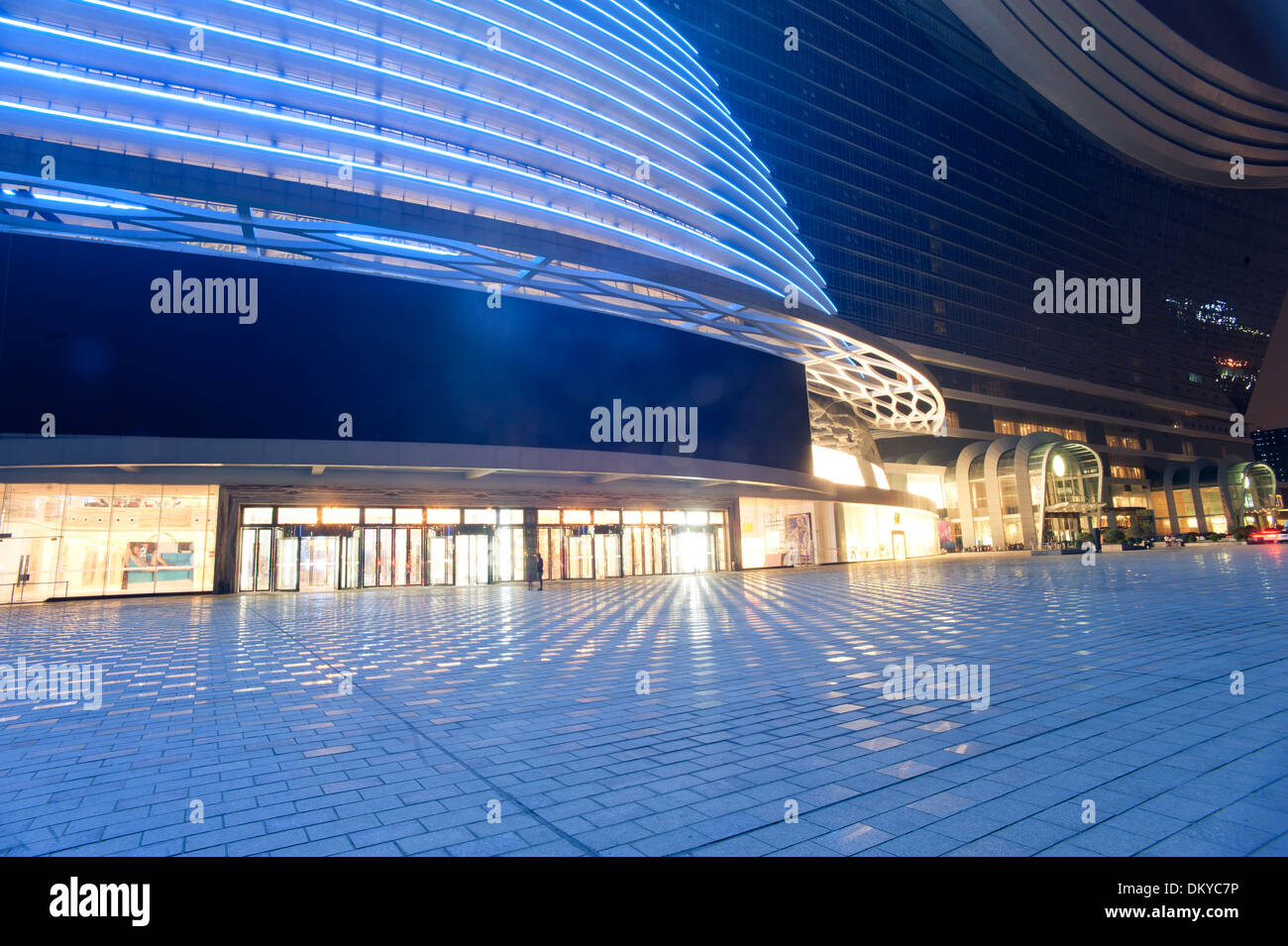 Centro globale a Chengdu, Cina notte Foto Stock
