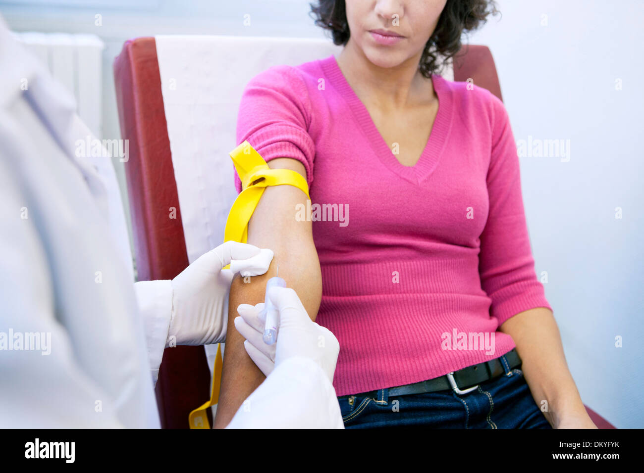 Campione di sangue IN UNA DONNA Foto Stock