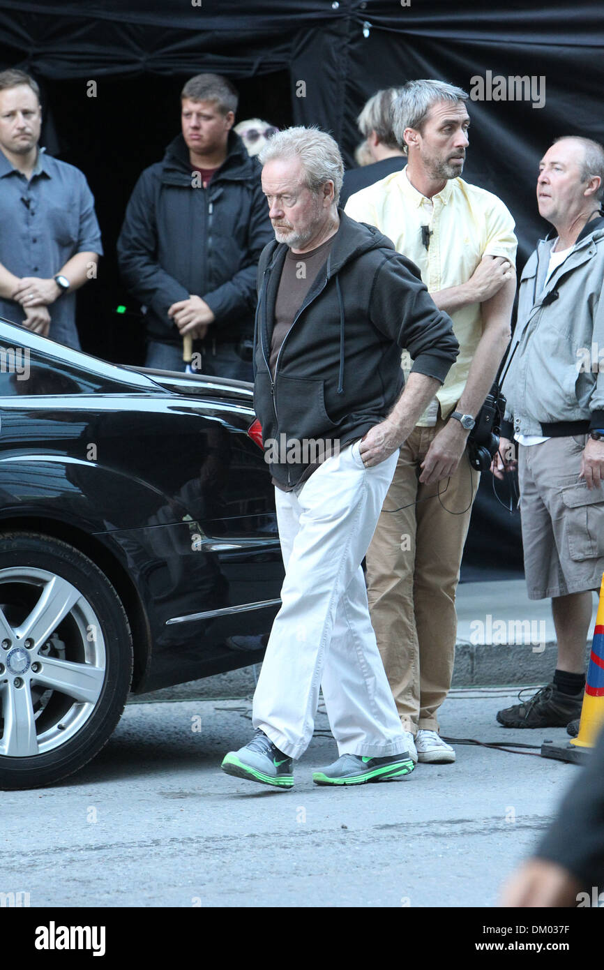 Regista Ridley Scott e Brad Pitt's corpo camera doppia sul set del nuovo film "Il Consigliere' Londra Inghilterra - 08.09.12 Foto Stock