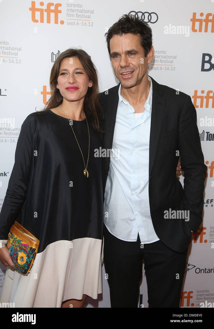 Tom Tykwer e sua moglie Marie 'Cloud Atlas' premiere arrivo al Princess of Wales Theatre durante 2012 Toronto International Foto Stock