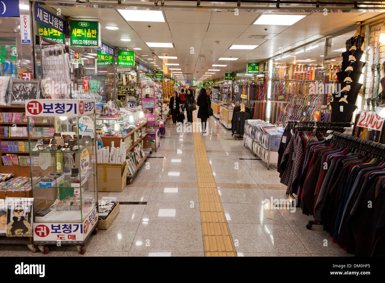 La metropolitana shopping mall in Seoul Subway station - Seoul, Corea del Sud Foto Stock