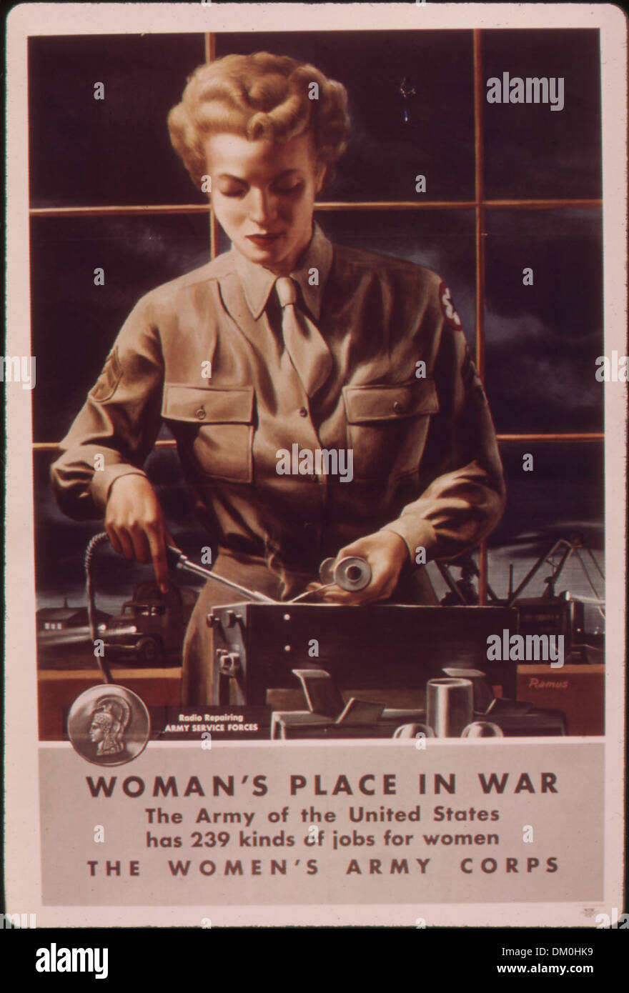 "Donna nella radio di guerra la riparazione della donna Esercito" 513709 Foto Stock
