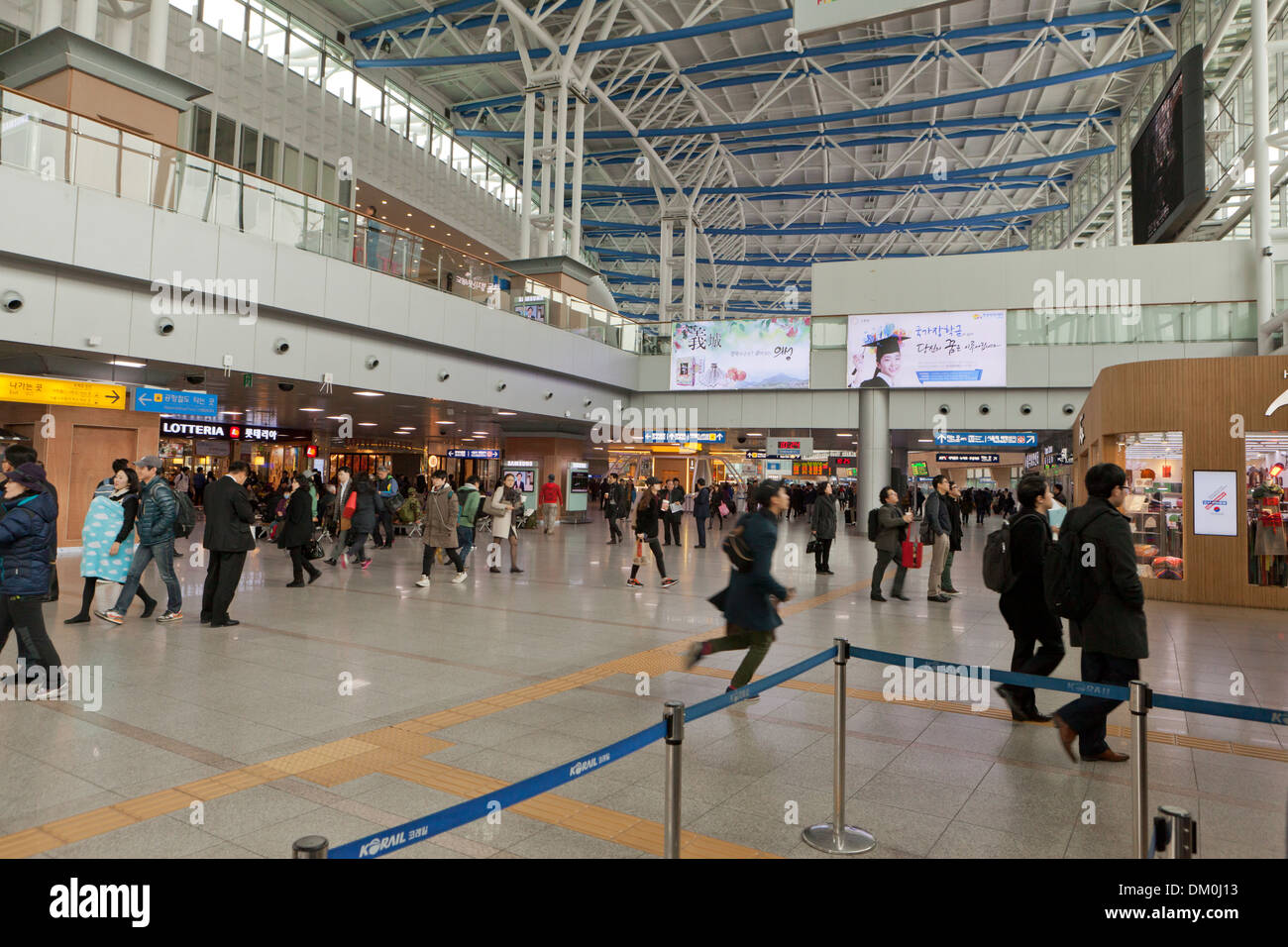 Interno del nuovo Korail Seoul station terminal - Seoul, Corea del Sud Foto Stock