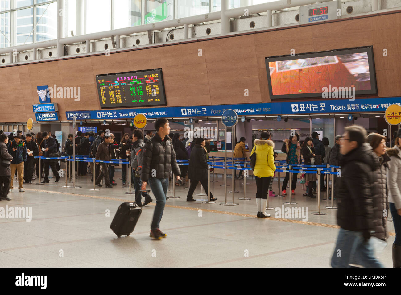 Interno del nuovo Korail Seoul station terminal - Seoul, Corea del Sud Foto Stock