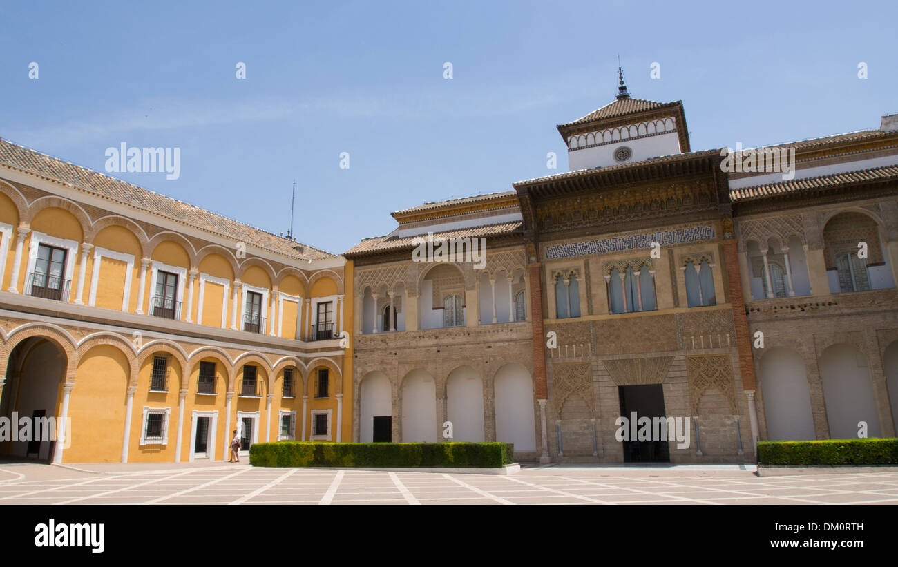 La facciata della Pietro di Palazzo Castiles nell'Alcazar (Palazzo Reale), Siviglia, in Andalusia, Spagna. Foto Stock