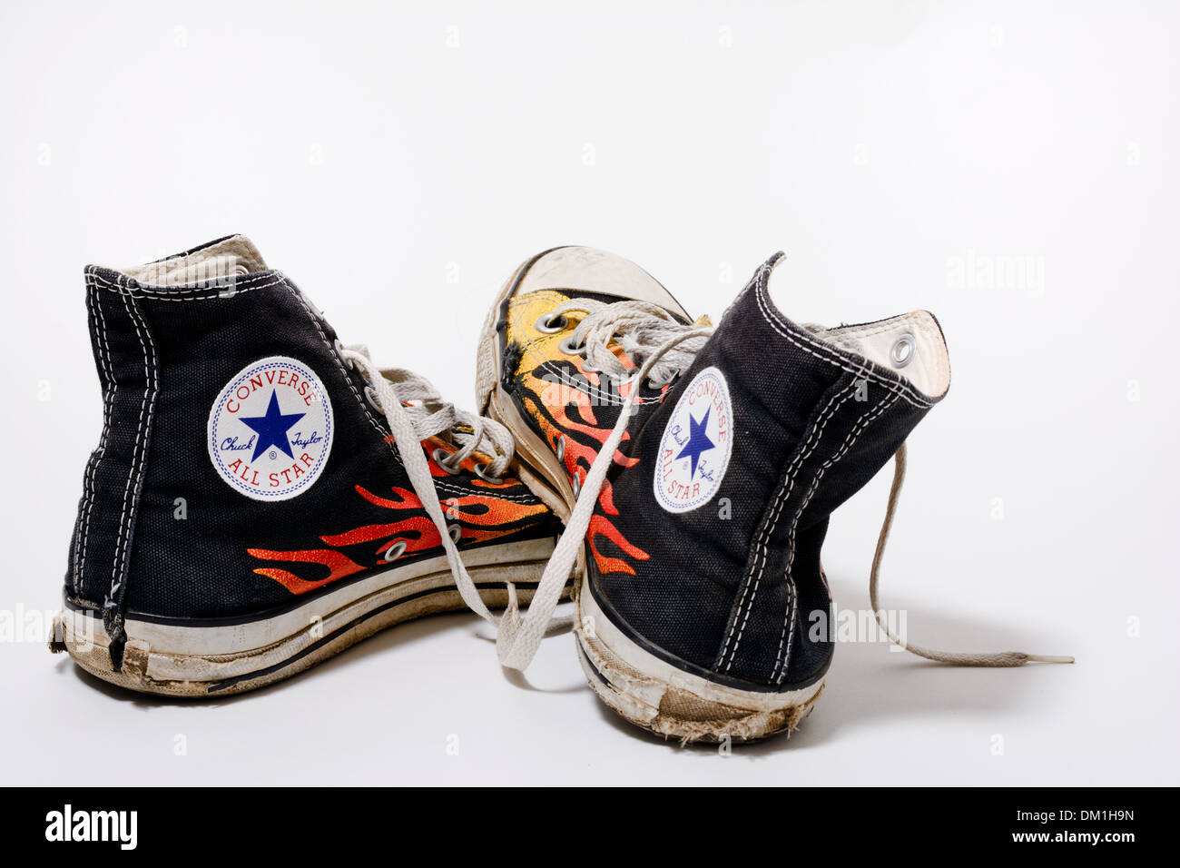 Logoro e sporco Converse All Star scarpe isolati su sfondo bianco Foto stock Alamy
