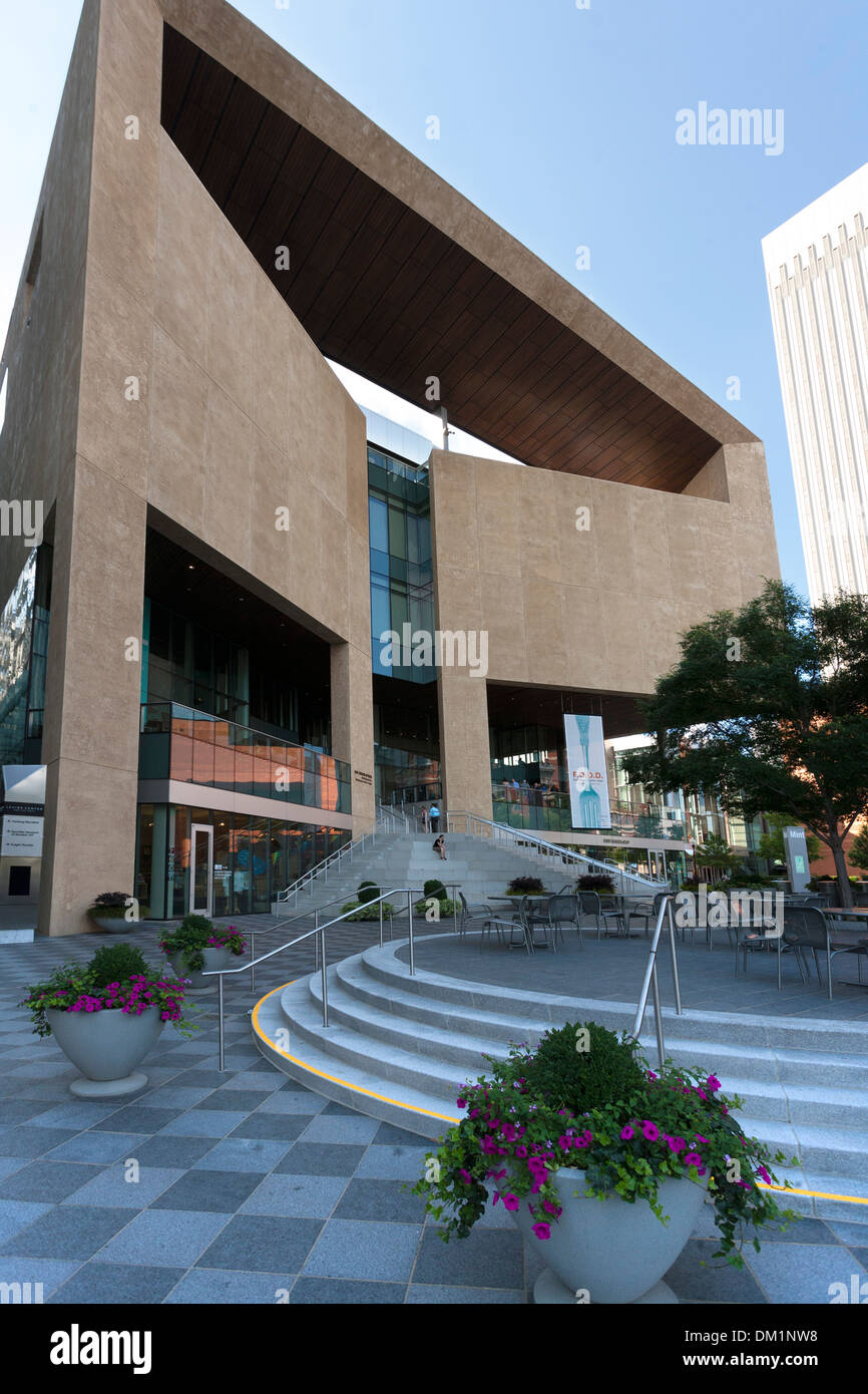 L'esterno e l'ingresso della Zecca Museo di arte artigianato e il design nel centro cittadino di Charlotte, Carolina del Sud e Stati Uniti d'America Foto Stock