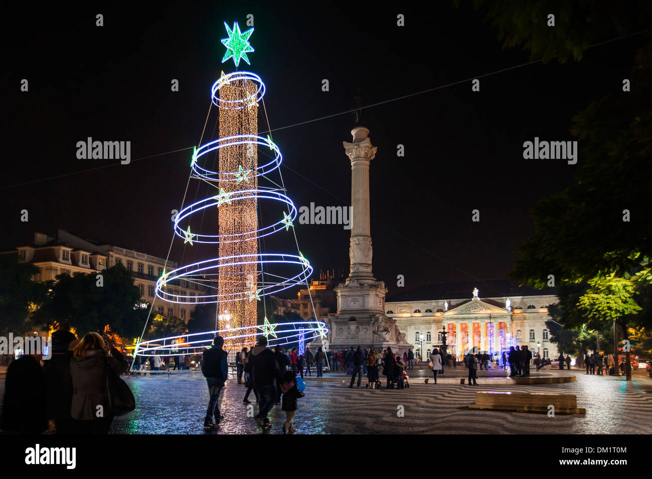 Le luci di Natale in Praça Dom Pedro IV, Lisbona, Portogallo, Europa Foto Stock